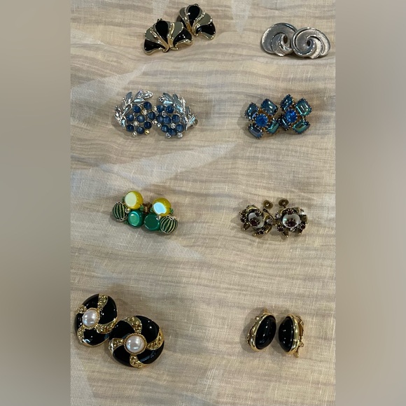 Vintage Clip On Earrings 12 pair, in great condition. - Picture 2 of 10